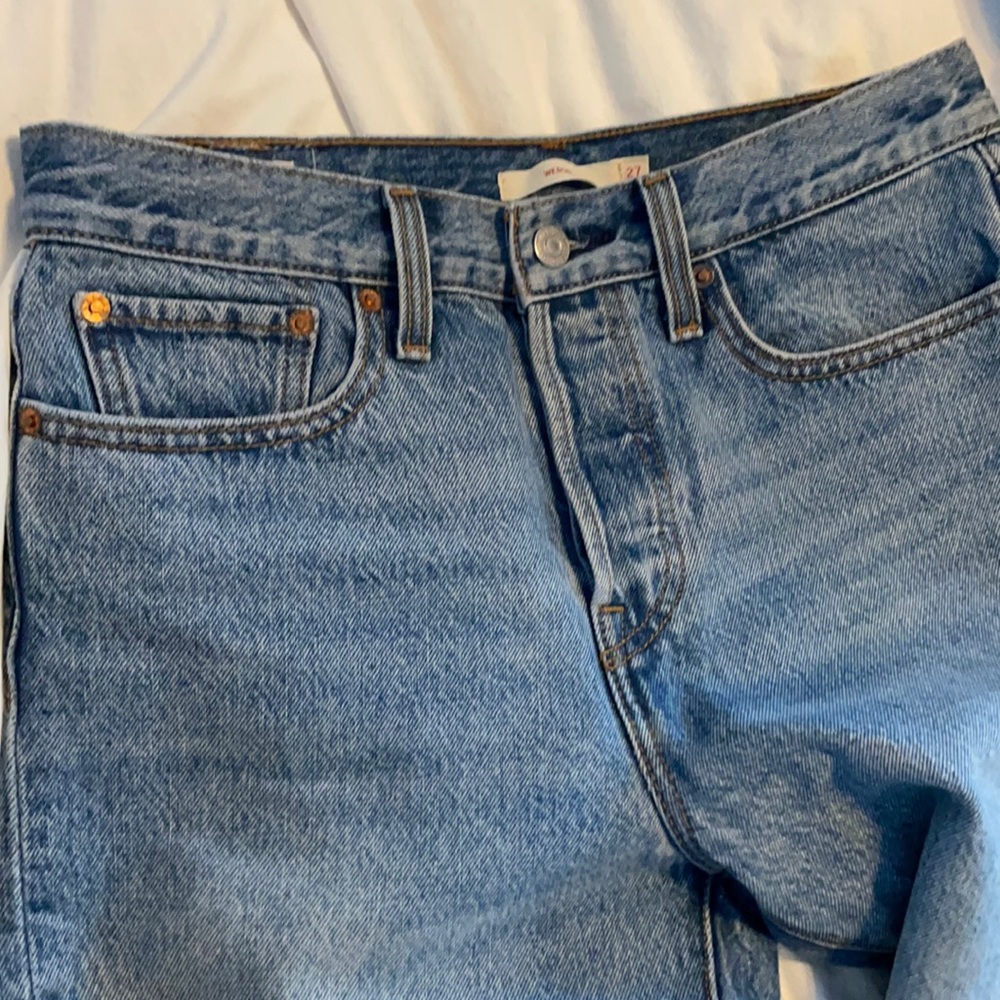 Levi jeans size 27